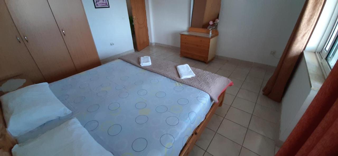 Guest House And Tavern Leo Sarandë 외부 사진