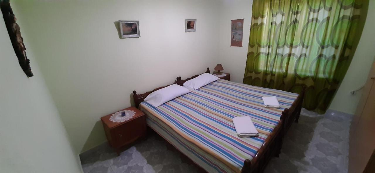 Guest House And Tavern Leo Sarandë 객실 사진