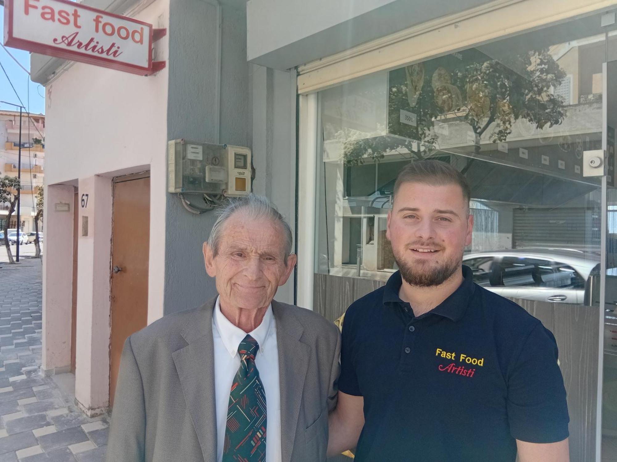 Guest House And Tavern Leo Sarandë 외부 사진