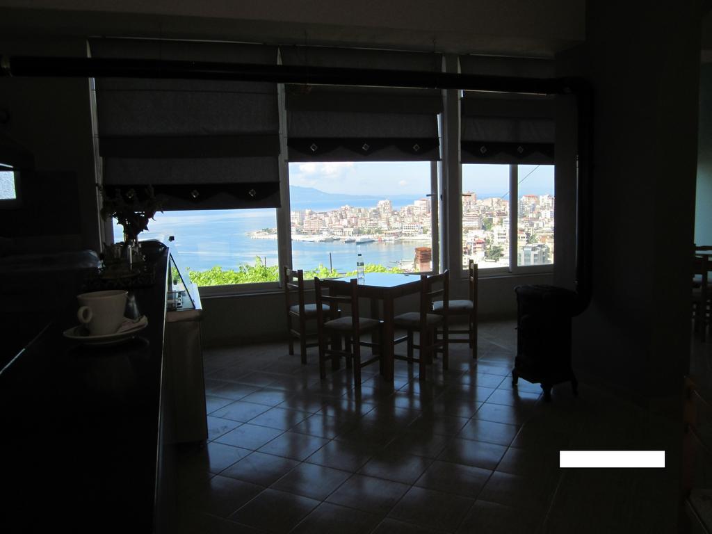 Guest House And Tavern Leo Sarandë 외부 사진