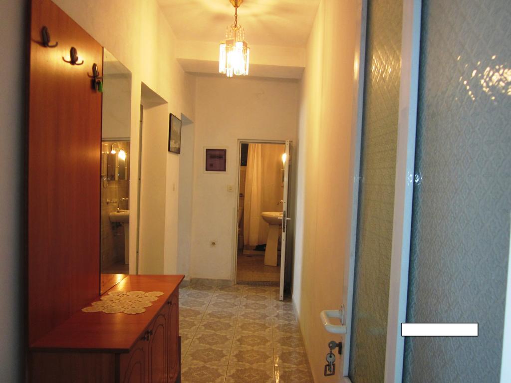Guest House And Tavern Leo Sarandë 외부 사진