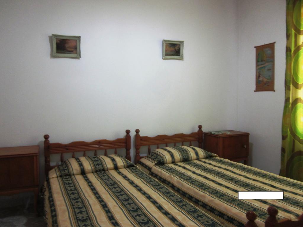 Guest House And Tavern Leo Sarandë 외부 사진