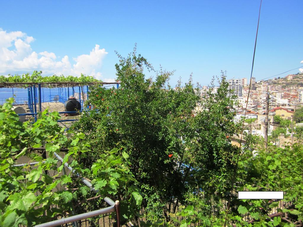 Guest House And Tavern Leo Sarandë 외부 사진
