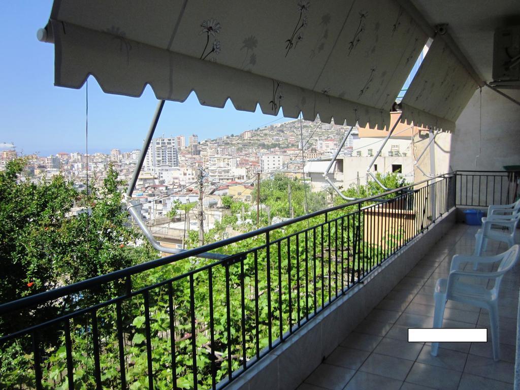 Guest House And Tavern Leo Sarandë 외부 사진
