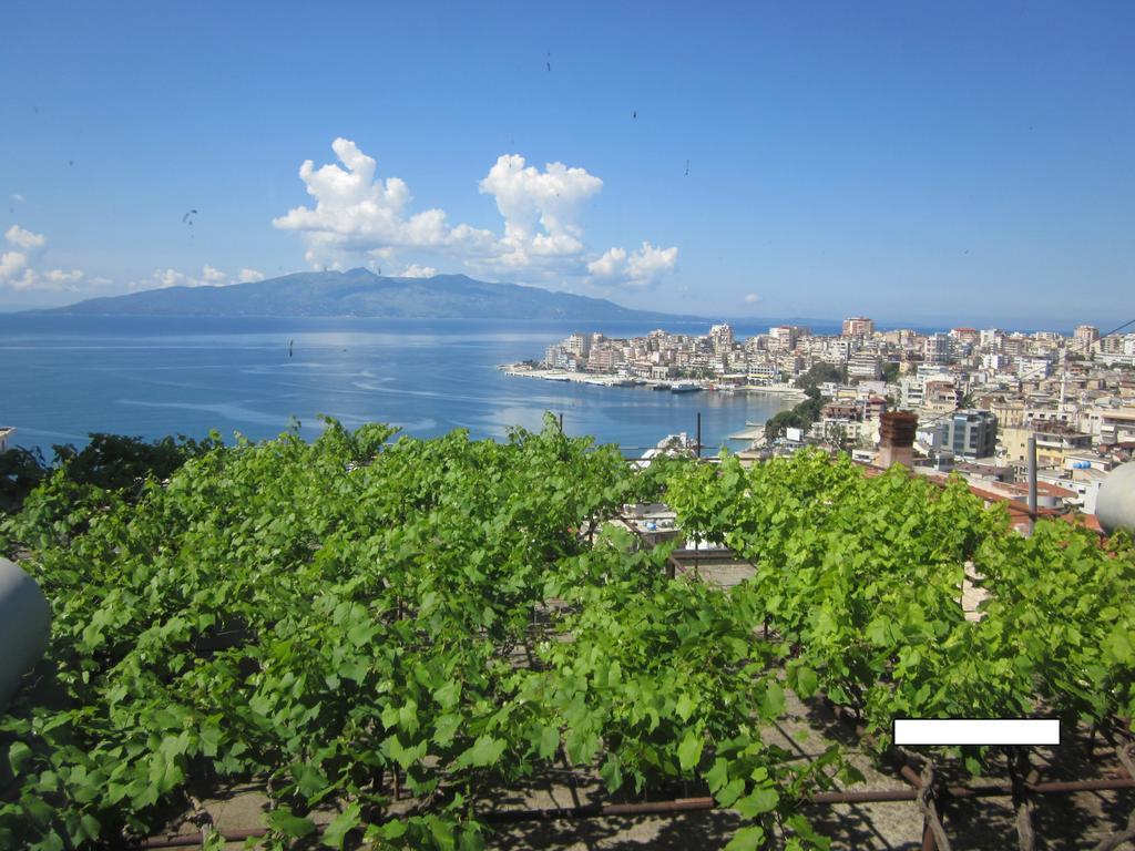 Guest House And Tavern Leo Sarandë 외부 사진
