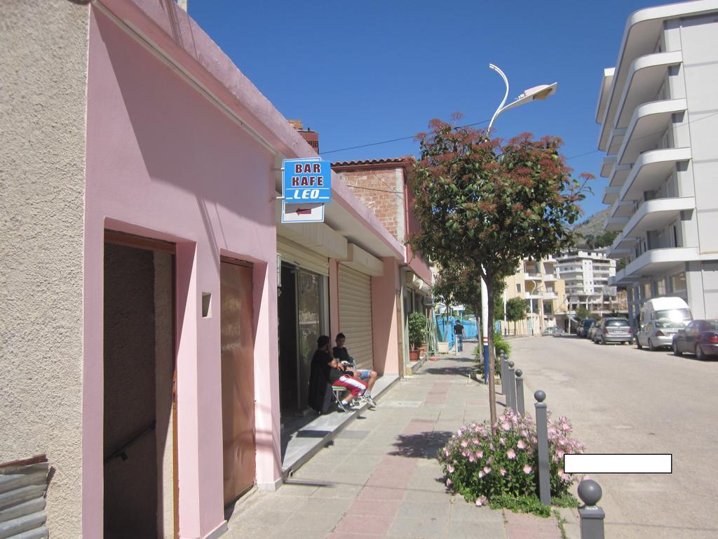 Guest House And Tavern Leo Sarandë 외부 사진