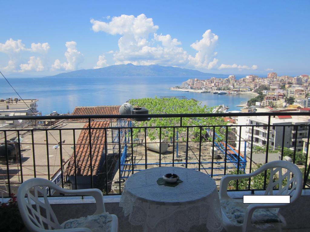 Guest House And Tavern Leo Sarandë 외부 사진
