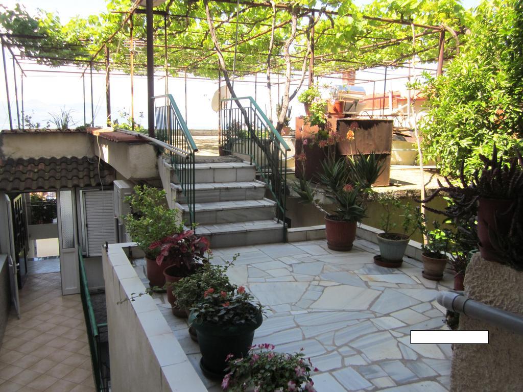 Guest House And Tavern Leo Sarandë 외부 사진