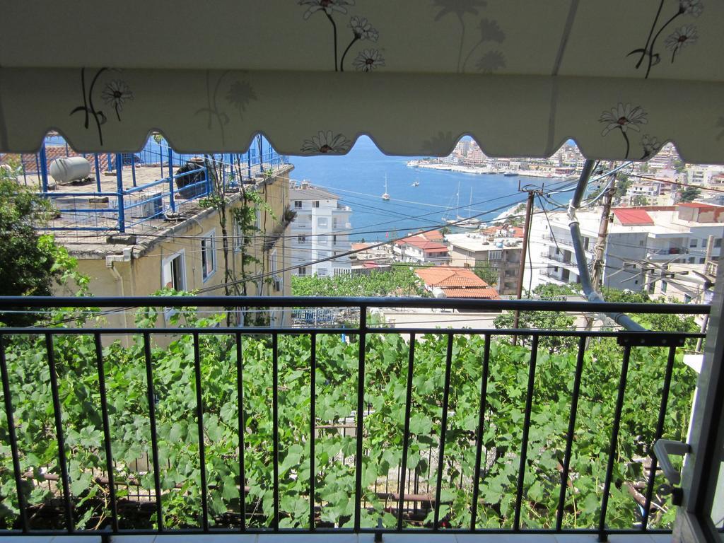 Guest House And Tavern Leo Sarandë 외부 사진