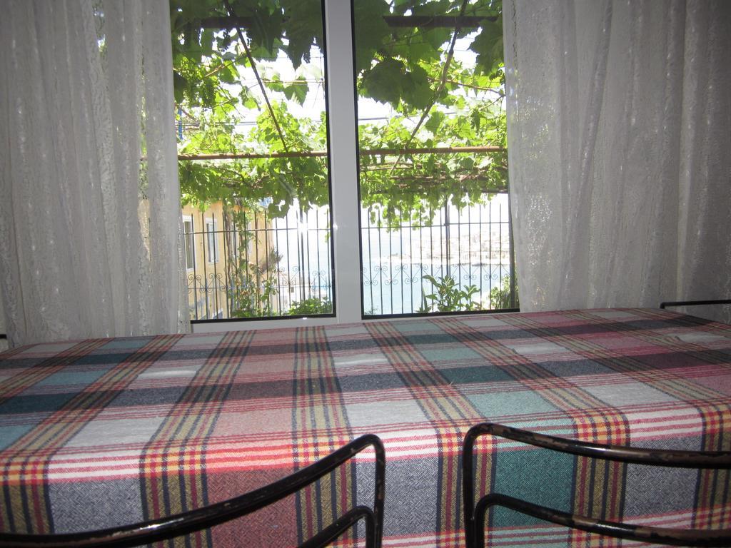 Guest House And Tavern Leo Sarandë 외부 사진