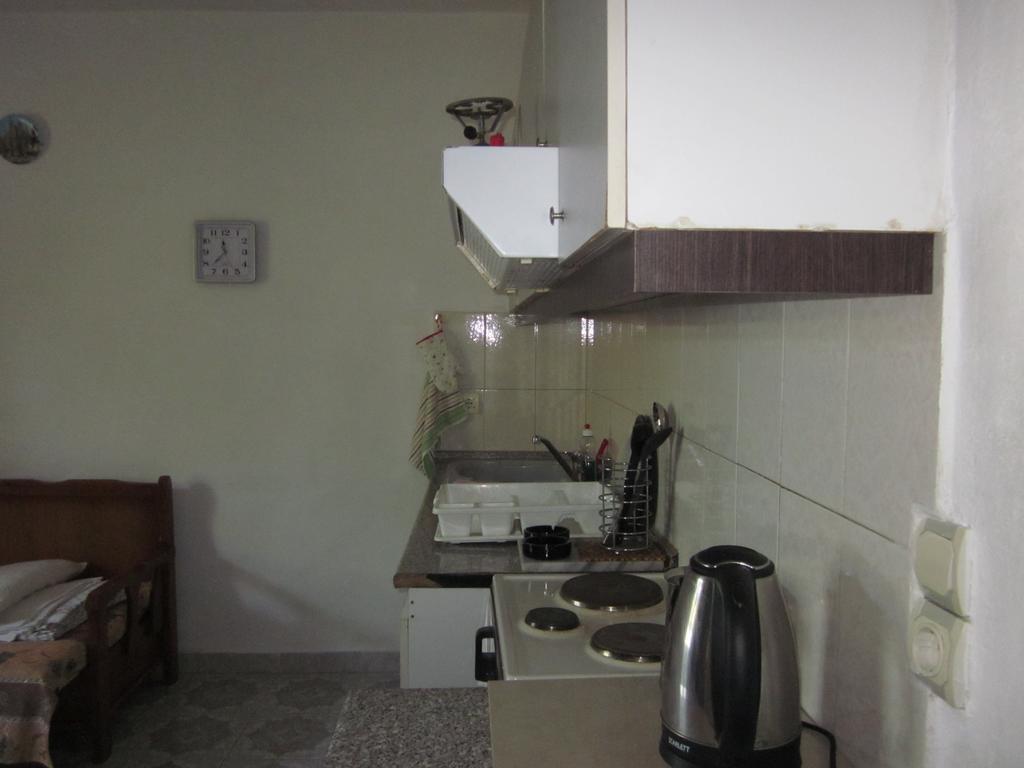 Guest House And Tavern Leo Sarandë 외부 사진