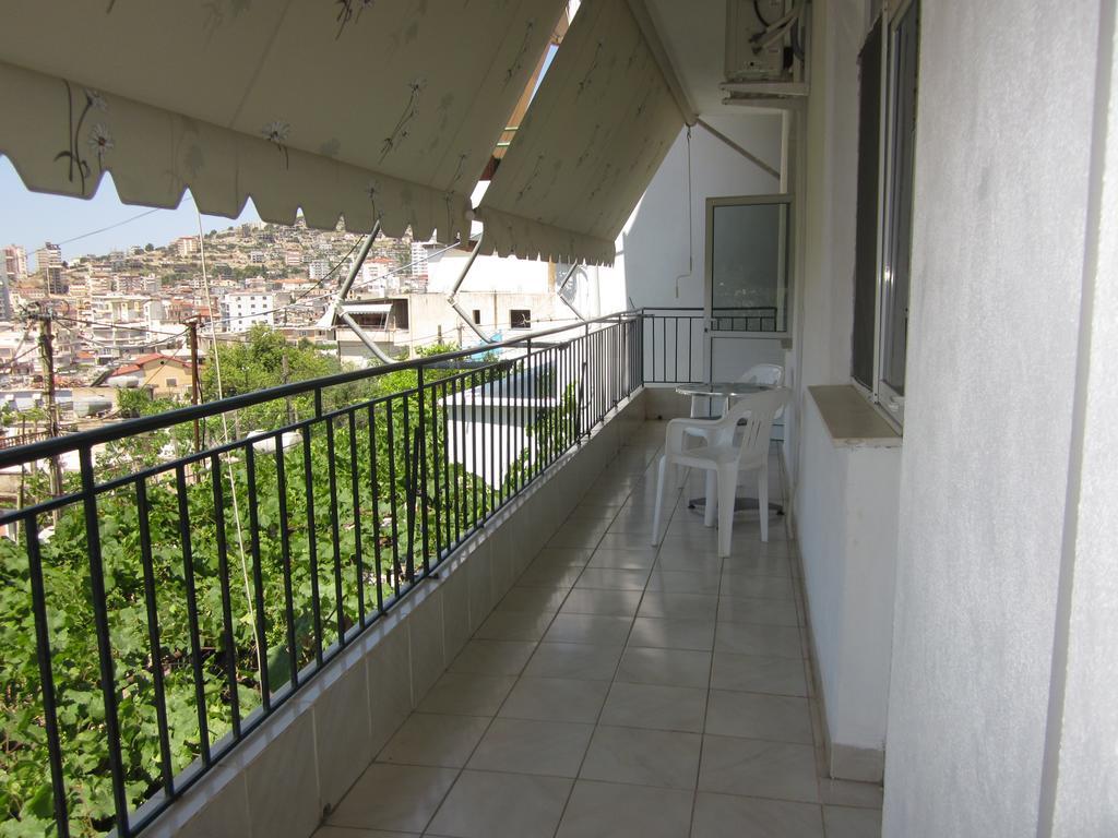 Guest House And Tavern Leo Sarandë 외부 사진